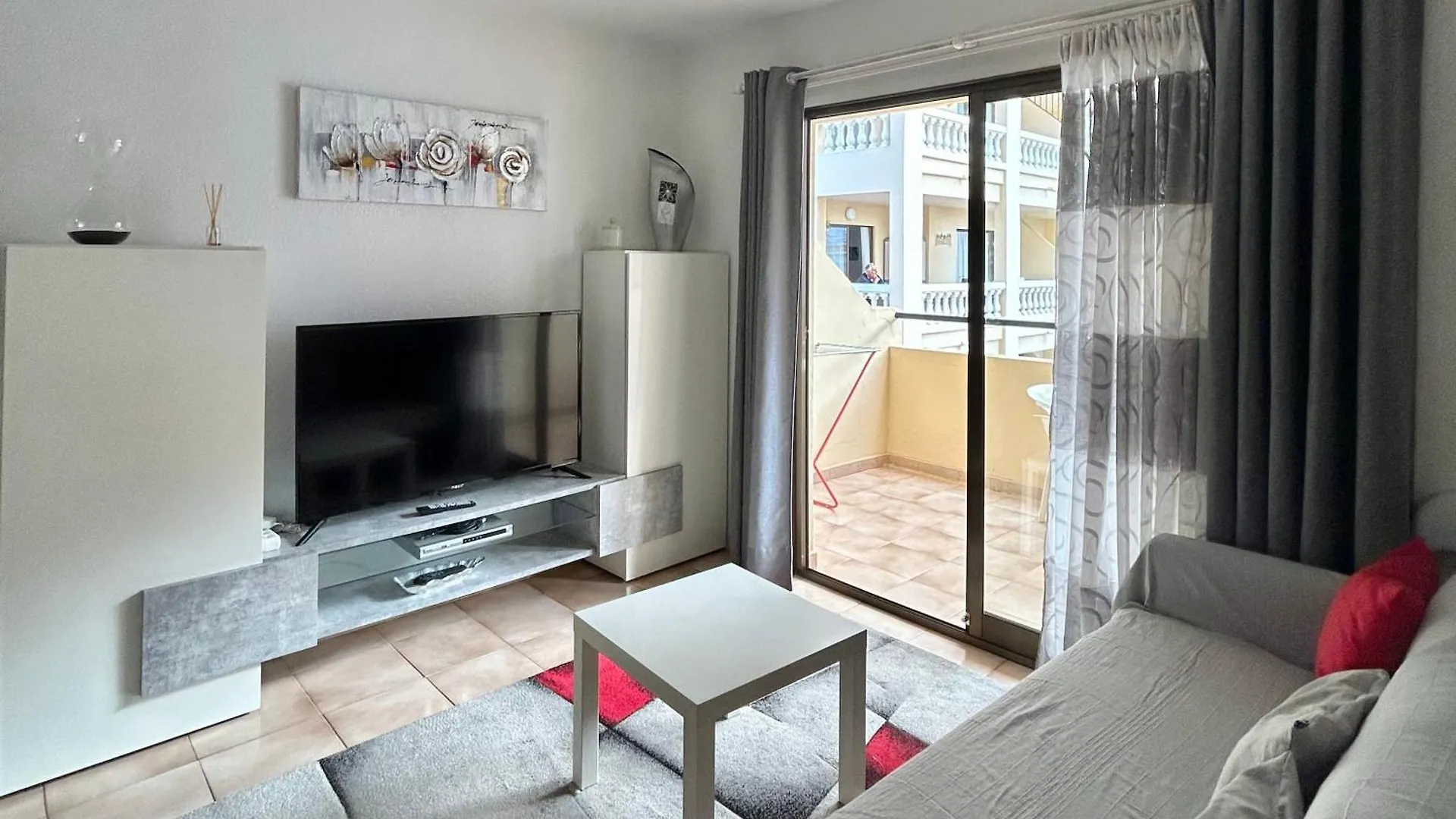 Studio In Castle Harbour With Pool View C020 Los Cristianos  0*, Los Cristianos (Tenerife) Spagna